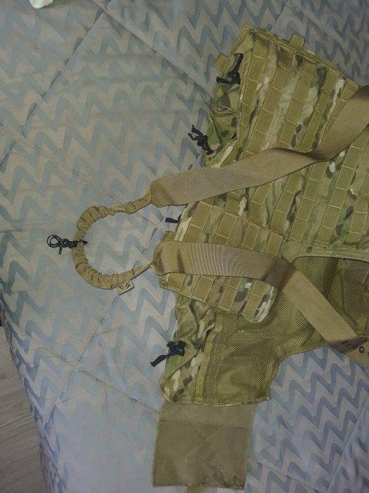 Colete tático militar multicam em excelente estado
