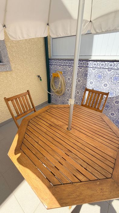 Mesa de Jardim e 4 cadeiras - Madeira