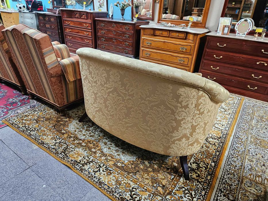 Sofá de dois lugares antigo, em óptimo estado e de excel