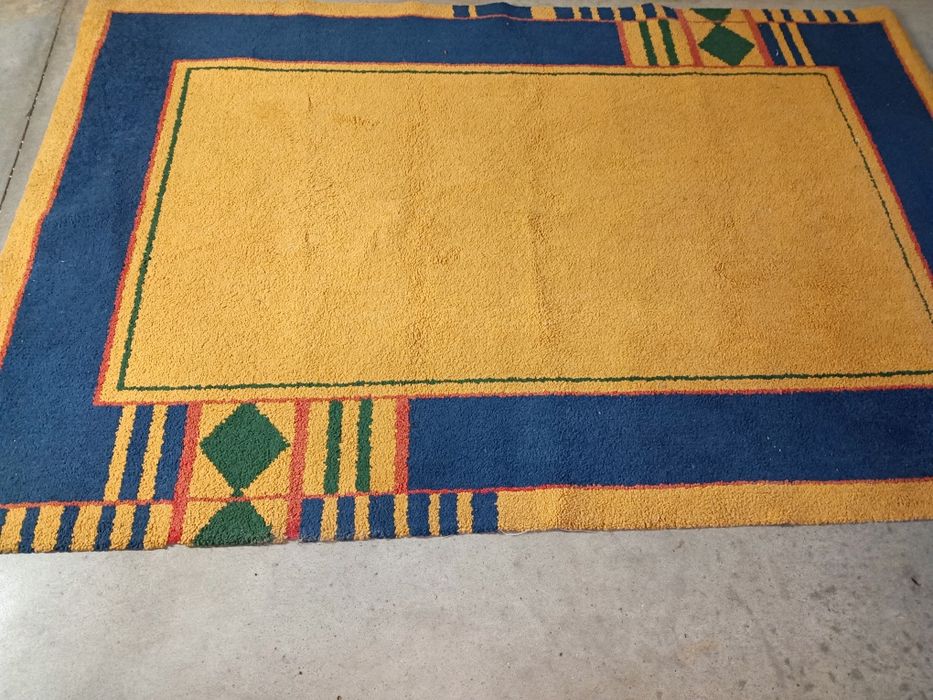 Belíssima carpete em exemplar estado de conservação, medidas: 177/119c