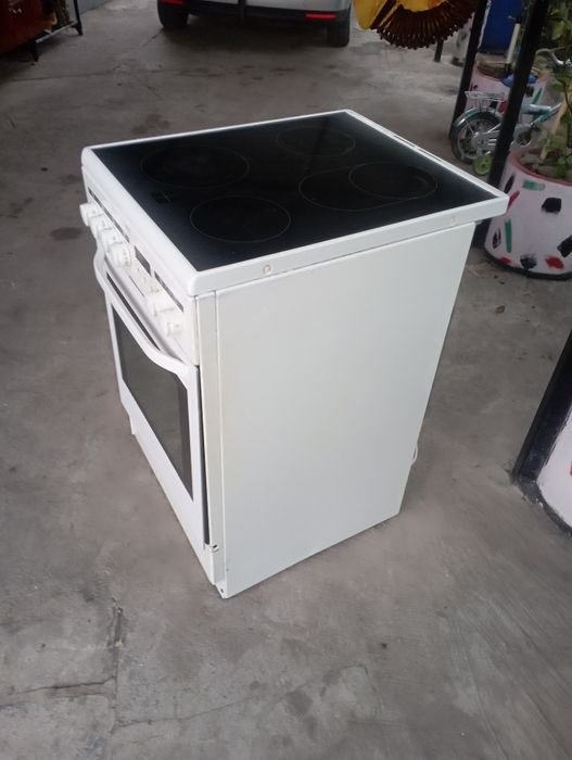 Електроплита в хорошому стані