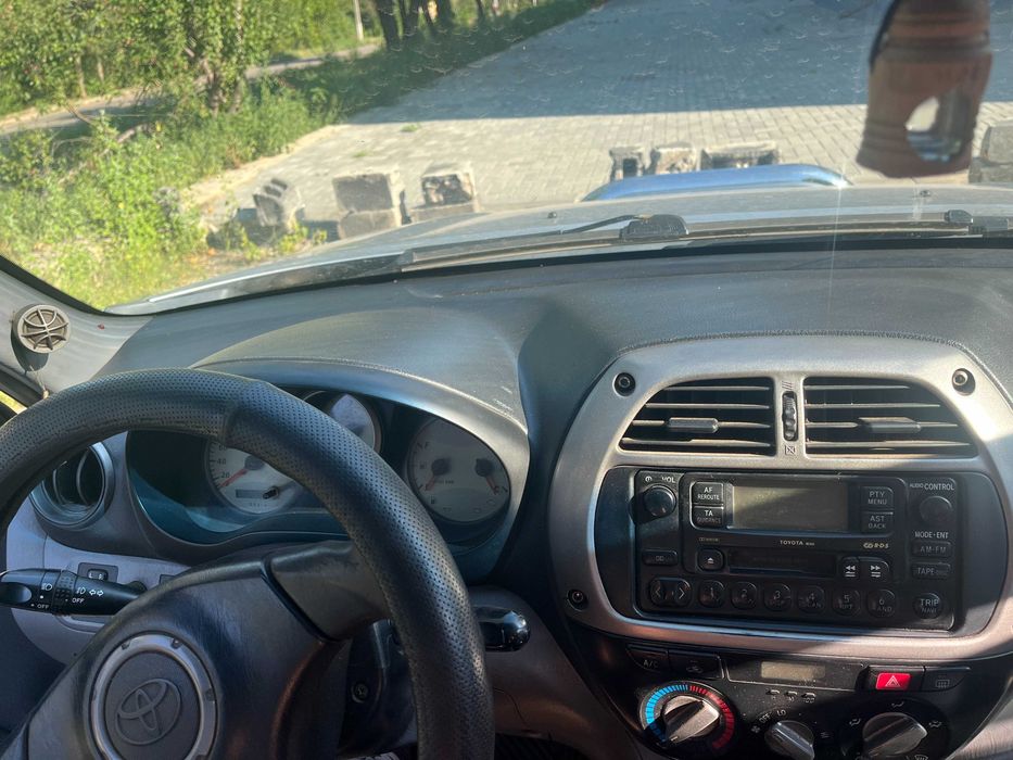 Продаж  TOYOTA RAV-4 2000 року