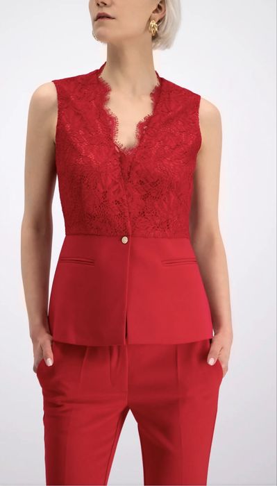 Червоний брючний костюи  Guess