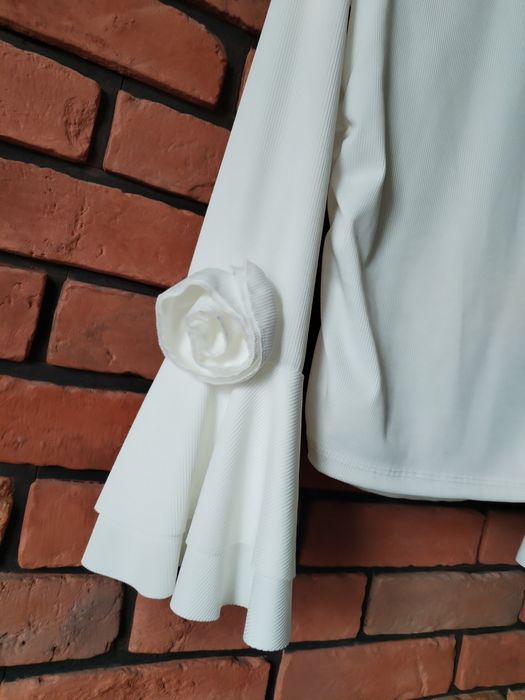 Śliczna bluzka z różą biała nowa S/M