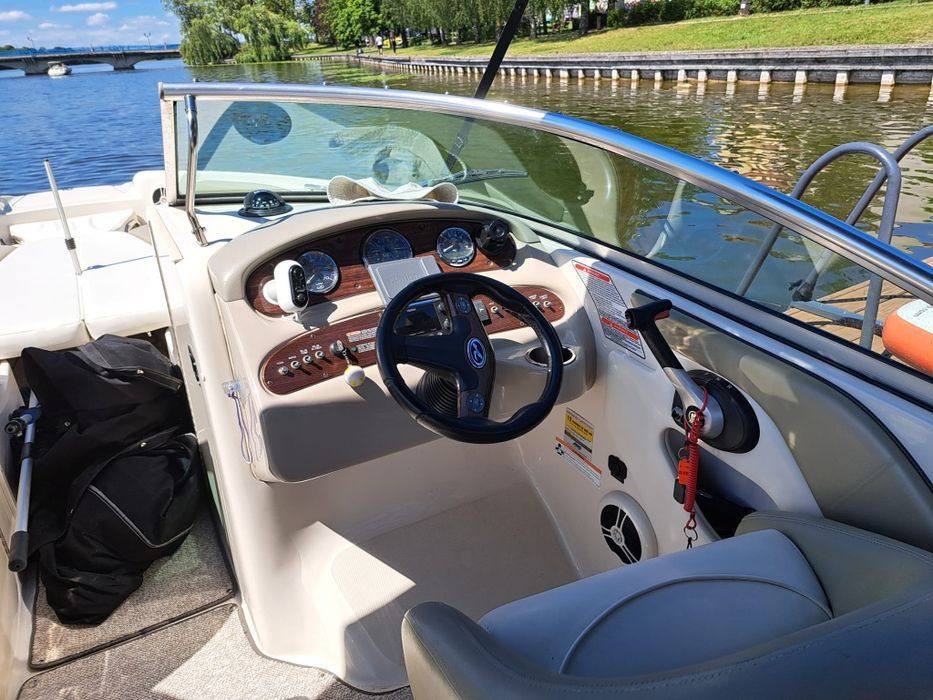 Łódż motorowa Sea Ray 240