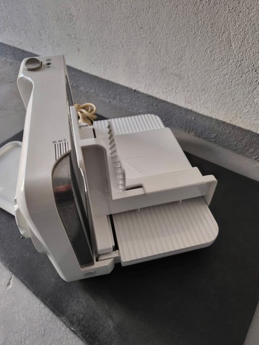 Fiambreira electrica sem uso