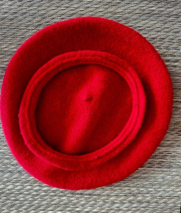 beret francuski z antenką