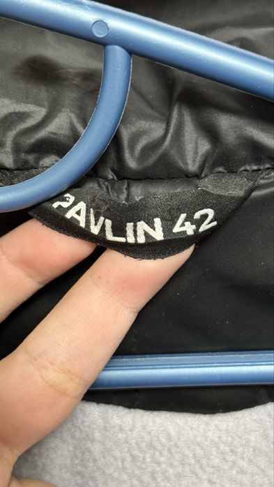 Нове чорне зимове пальто.