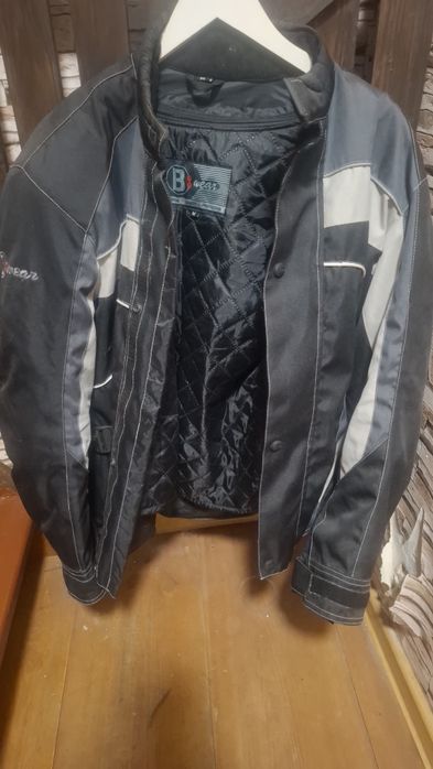 Kurtka na motor z ochraniaczami