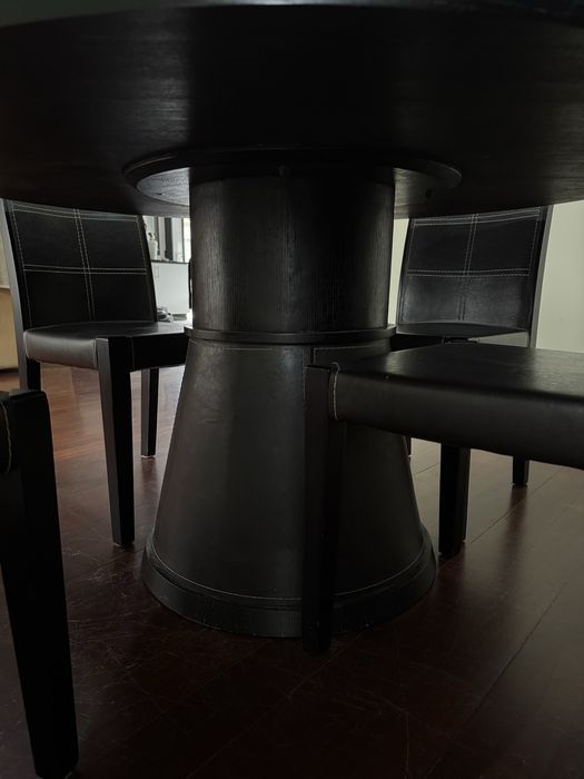 Mesa de jantar redonda preta + 4 cadeiras