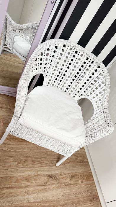 Fotel wiklinowy IKEA bialy