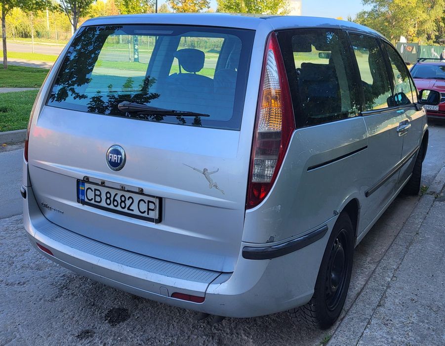 мінівен Fiat Ulysse