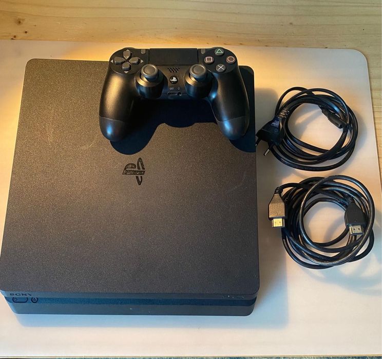 Consola Sony PS4 Slim 500GB com dois comandos e cabo HDMI