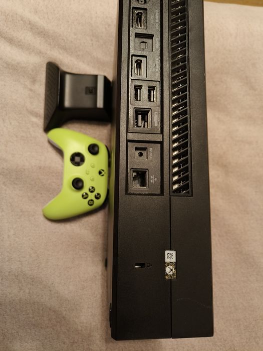 Xbox One 500 gb + геймпад Xbox Series (новий, акумулятор)+ акаунт з іграми