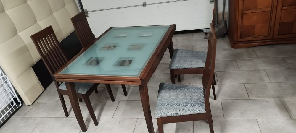 Stół drewniany rozkładany+cztery krzesła