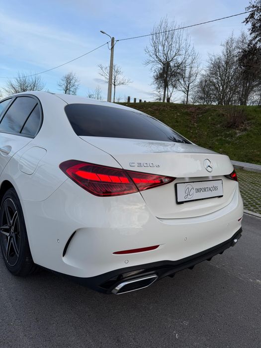 Mercedes Benz - C300e | AMG Line / Pack Night | c/ Garantia