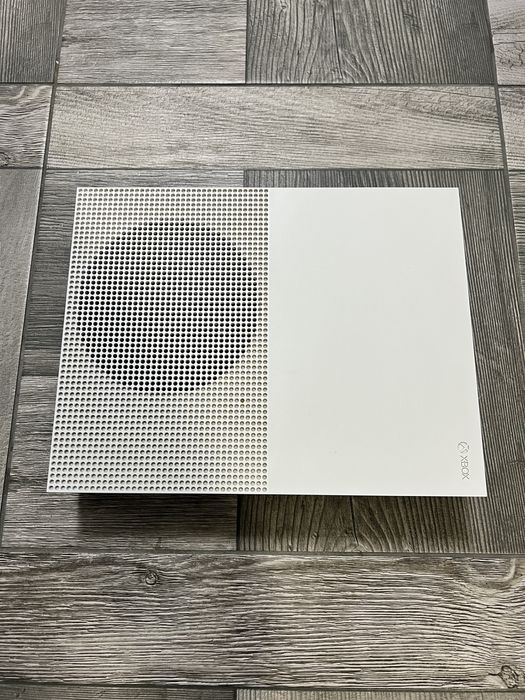 Продам консоль Xbox one s 500gb