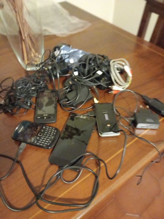 Varios telemóveis antigos