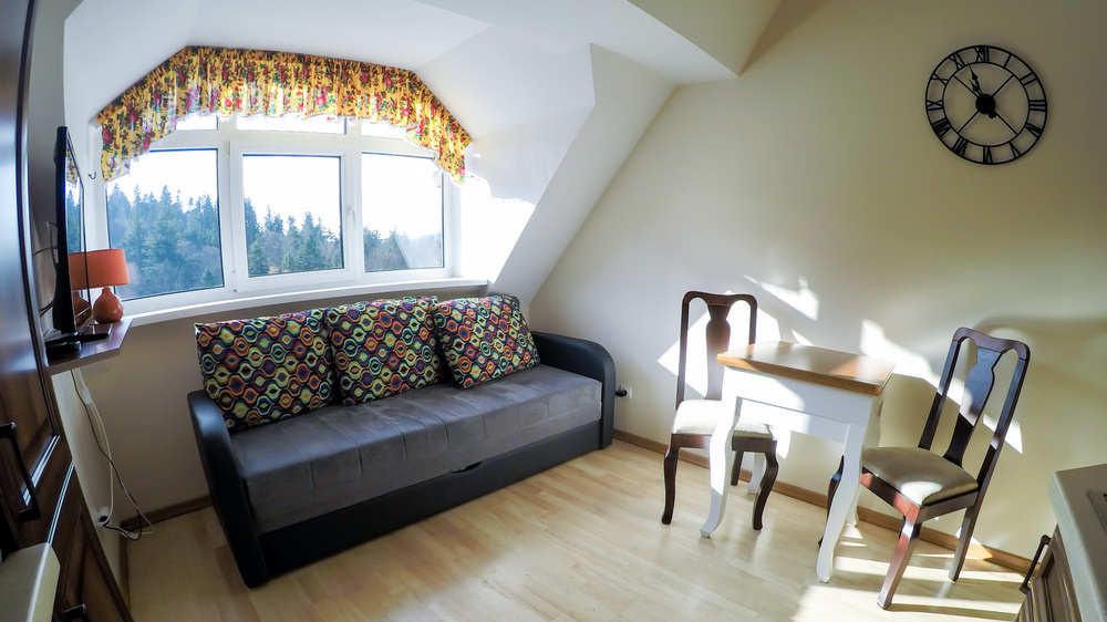 Góry Zima Ferie Lato Wakacje  Krynica Zdrój Apartament 2 osobowy Centrum Krynicy wolne pokoje winda przy stoku narciarskim