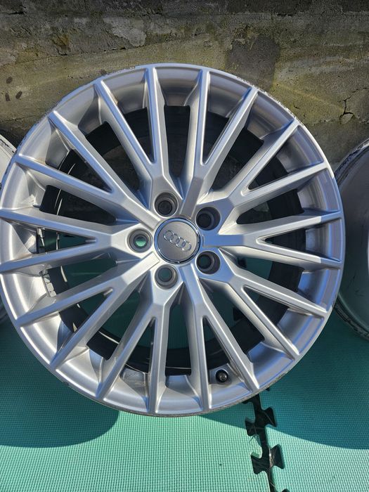 Felgi aluminiowe oryginalne AUDI 8S0 A3 A4 A6 TT Q3