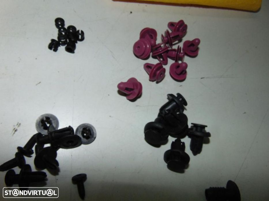 Molas de fixação para automóveis