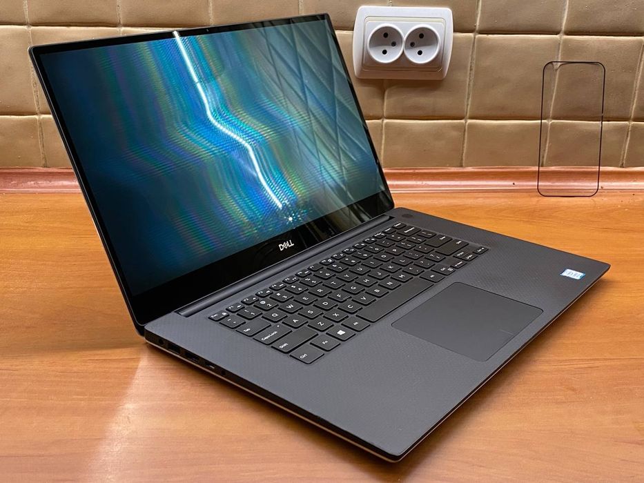 Dell XPS 15 7590, OLED 4K, i7-9750H, GTX 1650, 16 RAM, 512 ssd: 17