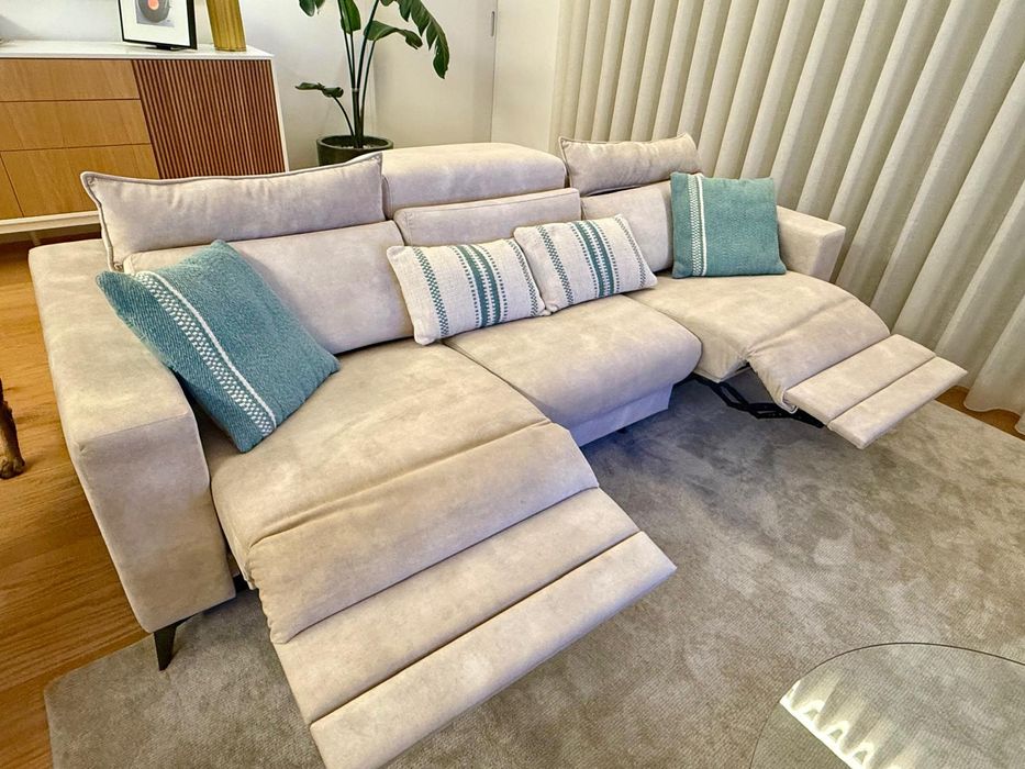 Sofá  com chaiselong elétrico