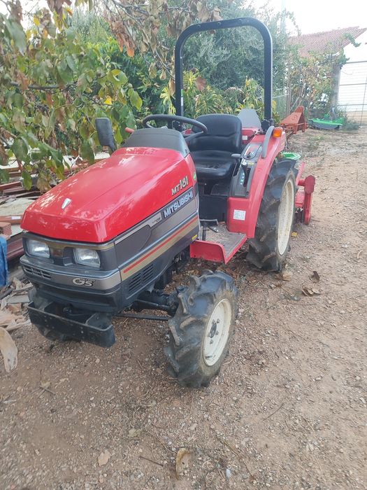 Tratores Kubota 26cv e Mitsubishi 18cv