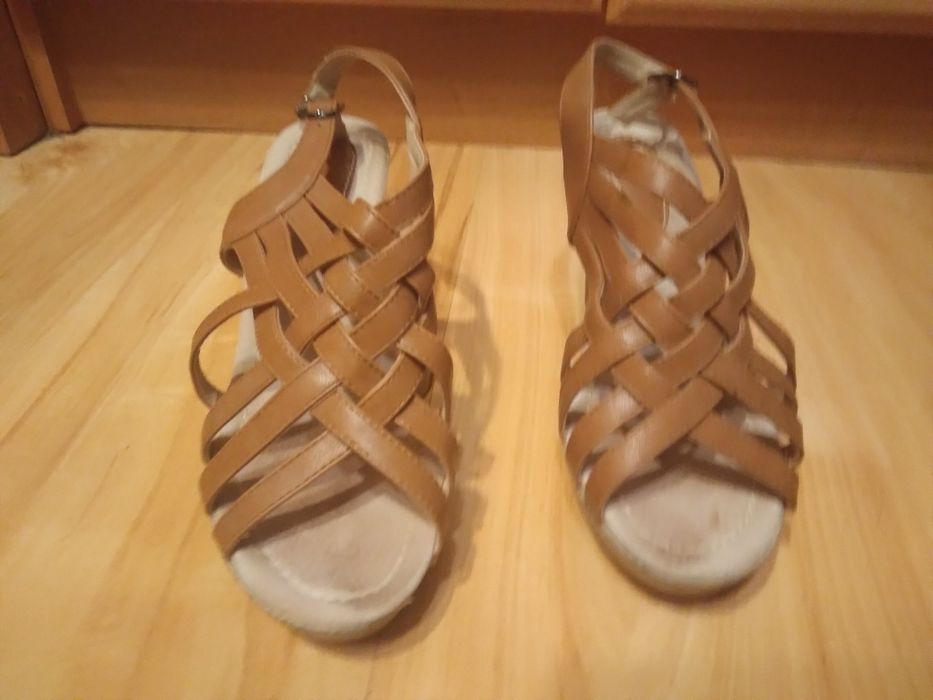 Letnie buty damskie na koturnie 38