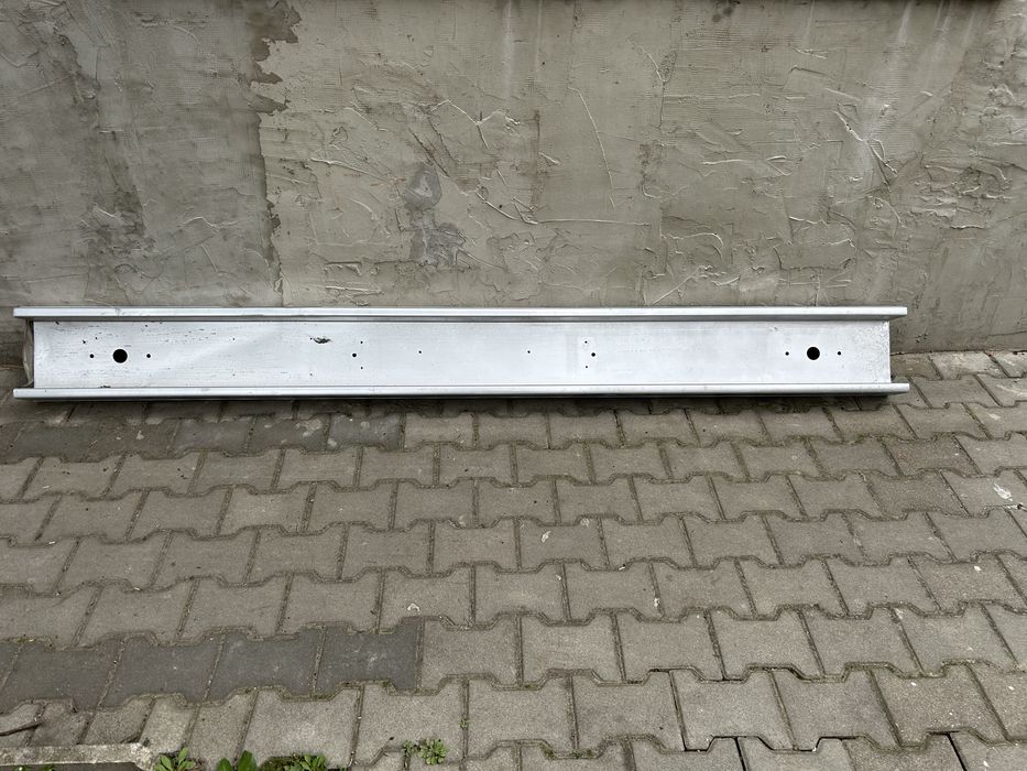 Zderzak od przyczepy konar