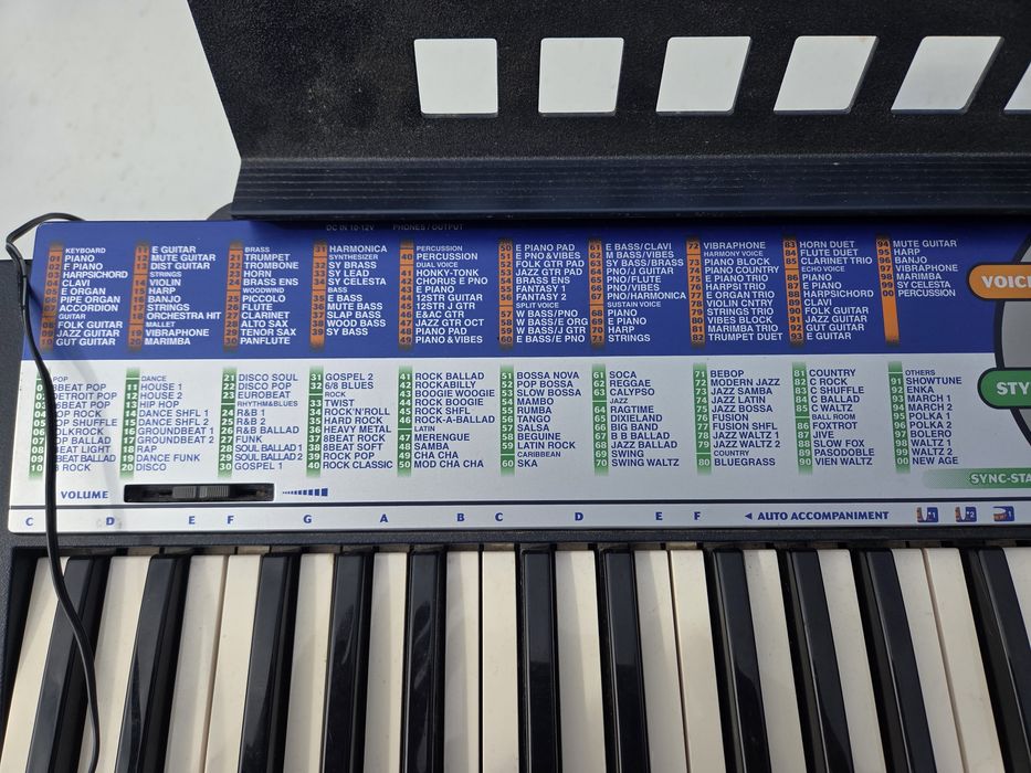 синтезатор Yamaha PSR-74.