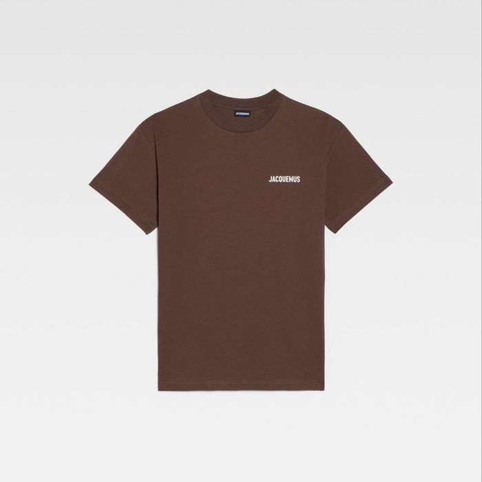 Футболки в наявності