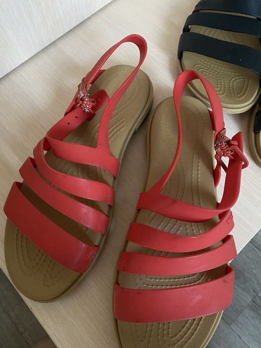 Босоножки Crocs, летние