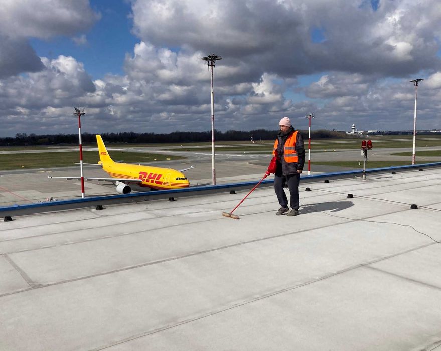 Naprawa i wykrywanie przecieków dachów płaskich i tarasów.