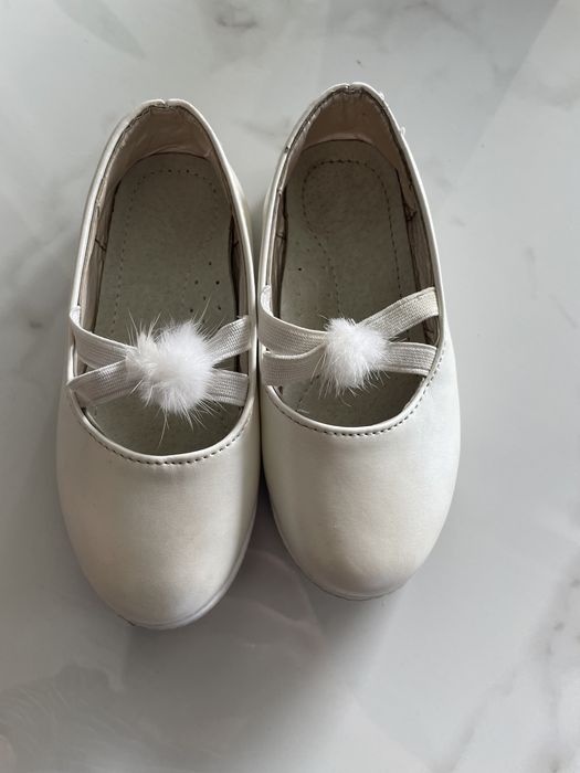 Взуття для дівчинки