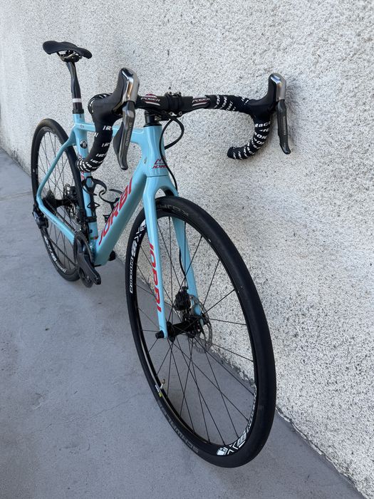 Bicicleta  de gravel-ciclocrosse-estrada