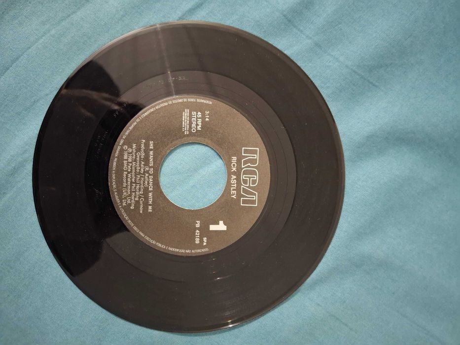 RICK ASTLEY– She Wants To Dance With Me