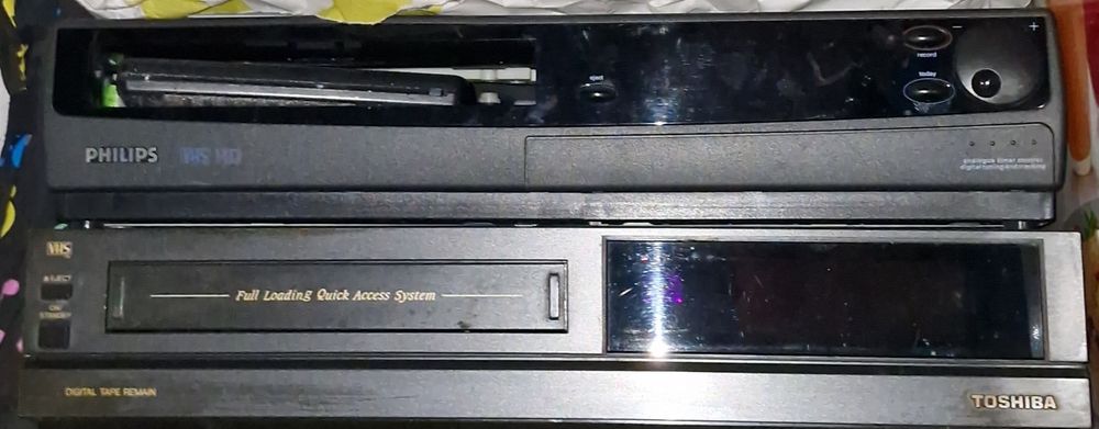 4 Video-Gravadores e 2 Box