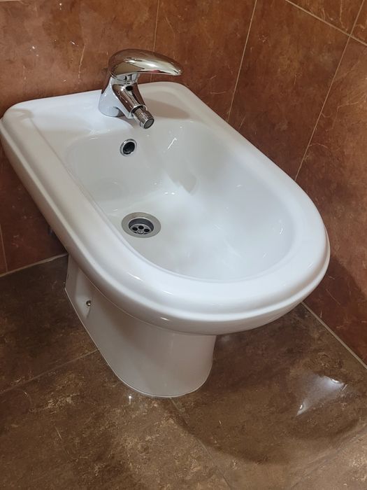 Bidé com torneira para wc