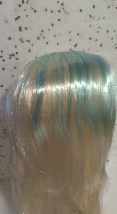 Peruka w dwóch kolorach