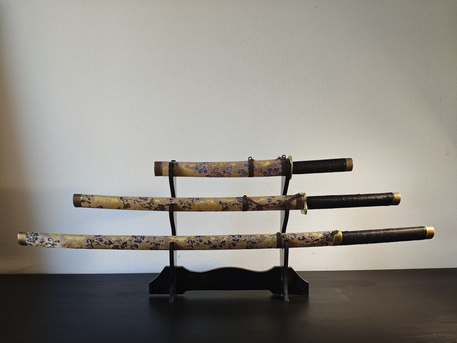 Conjunto de catanas decorativas