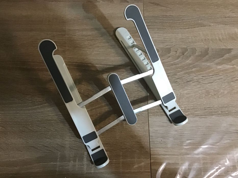 Base articulada para computador portátil