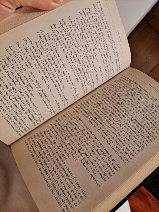 Livro Madame Bovary de capa dura de Gustave Flaubert