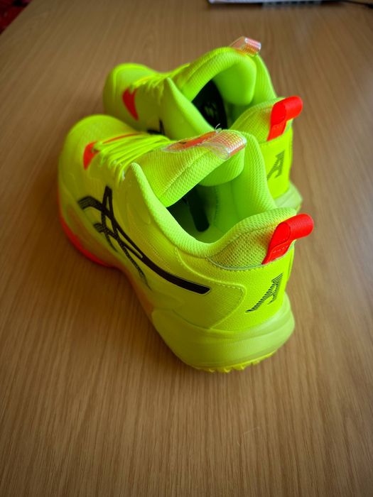 Волейбольні кросівки ASICS. 42 розмір.