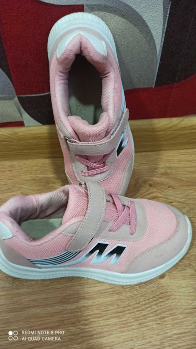 Дитячі кросівки рожеві