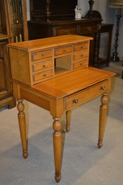 komoda ,sekretarzyk . świerk