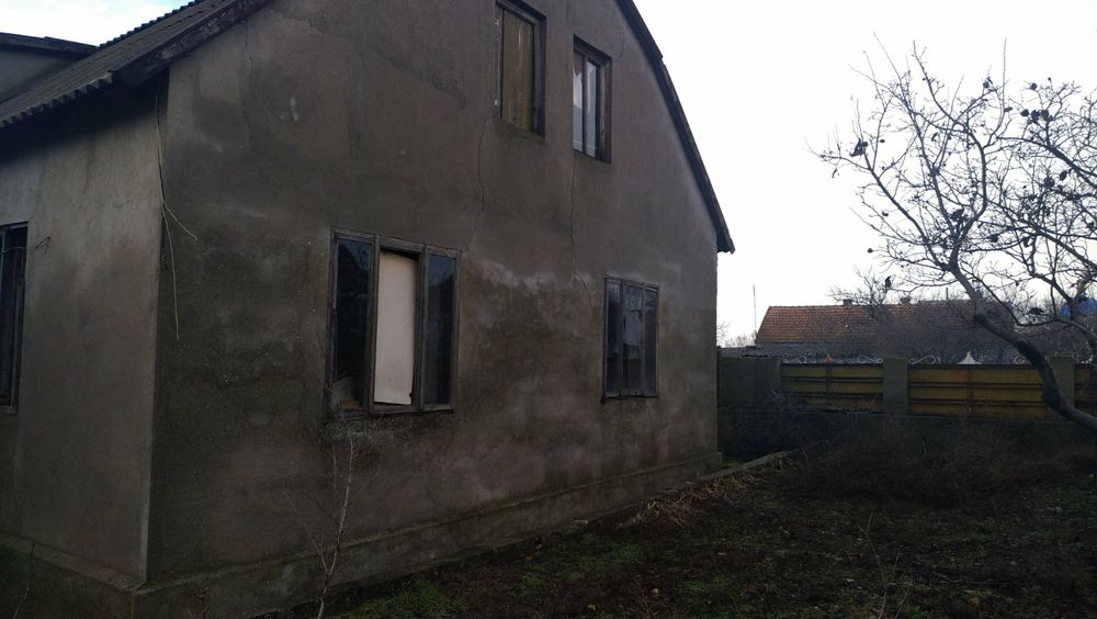 Продам участок с незавершеным строением