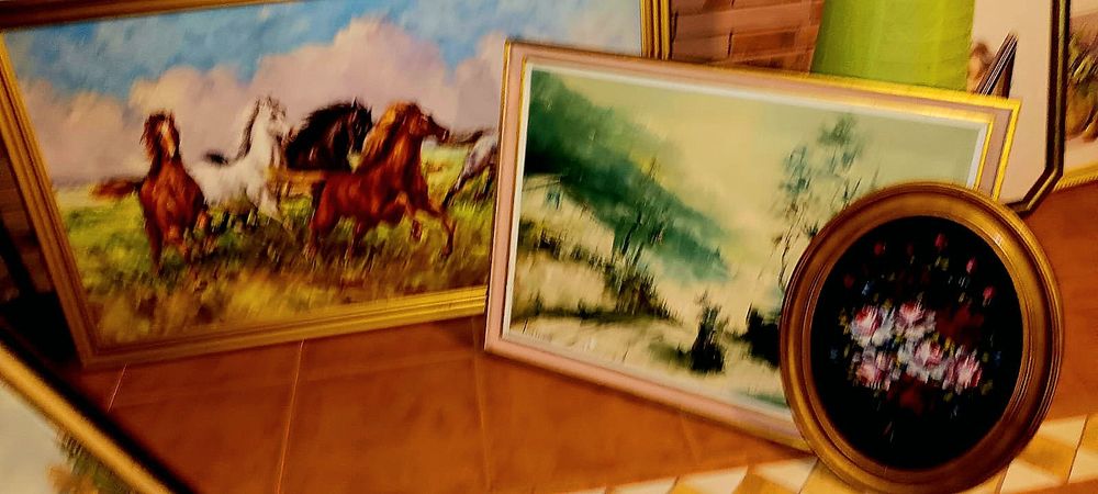 12 Antique Paintings - Lot