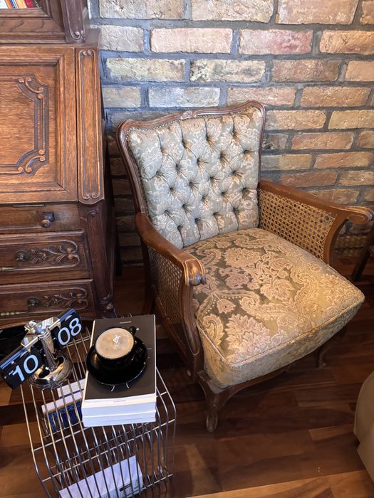 Fotel vintage piekny krolewski wyglad wygodny sprezynowy drewniany