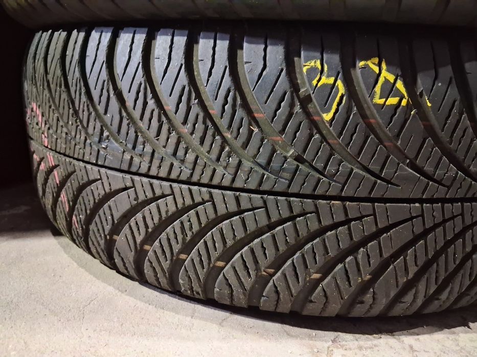 Шини б/у всесезонные 215/60-16 Goodyaer 4 seasons 2gen